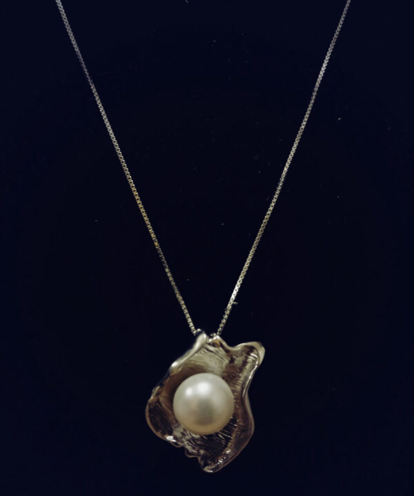 Pearl Necklace with Silver Holder (45cm)
