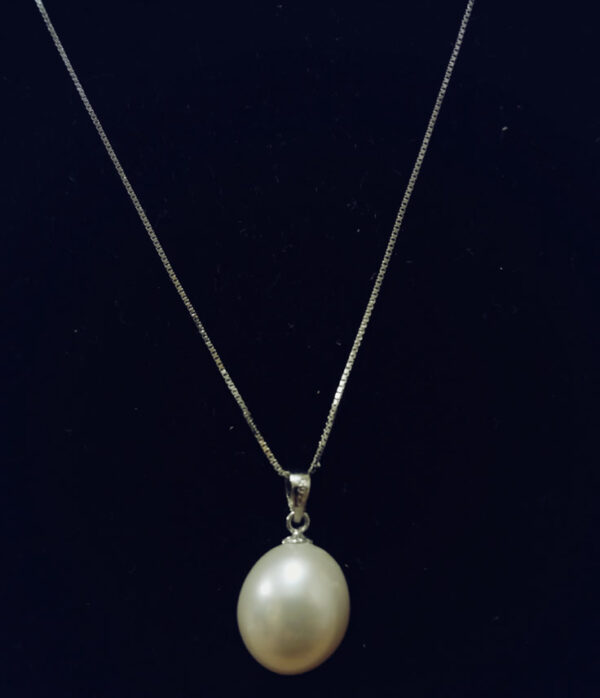 Pearl Necklace with Silver Hoop